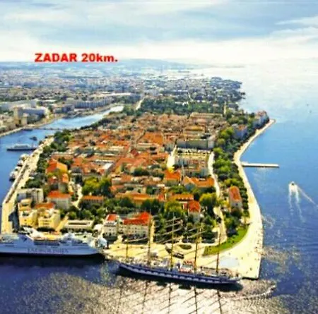 Apartman Leo *