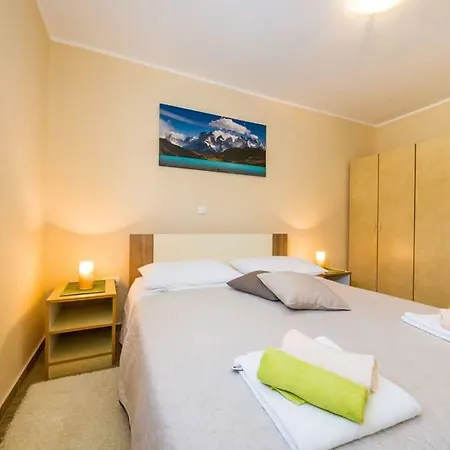 Apartman Leo *