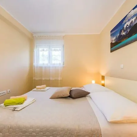 Apartman Leo 포세다르예